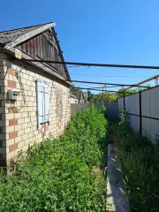 Земельный участок площадью 3 000 м², с кадастровым номером 26:06:061501:21, с одноэтажным жилым домом площадью 63,8 м², с кадастровым номером 26:06:061501:42, расположенные по адресу: Ставропольский край, Изобильненский район, село Тищенское, улица Ленина, д. 27. Ознакомление с имуществом…