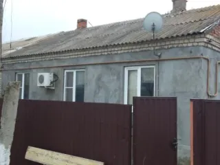 Квартира 60,8 кв.м и земельный участок 830,7 кв.м, Ставропольский край. Квартира, кадастровый номер 26:20:040306:435, этаж 1, адрес: Ставропольский край, Буденновский район, с. Толстово-Васюковское, ул. Юбилейная, д. 24, кв. 2. Земельный участок, кадастровый номер 26:20:040306:207, адрес ориентира…