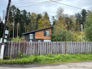 Жилой дом 118,5 кв.м, садовый дом 33,3 кв.м, земельный участок 558 кв.м, Московская область Недвижимое имущество, находящееся в залоге у АО «ТБанк»: жилой дом, площадью 118,5 кв.м., с кадастровым номером 50:16:0601053:651 и садовый дом, площадью 33,3 кв.м., с кадастровым номером 50:16:0601053:188…