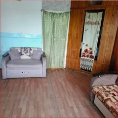 1/6 доля жилого дома 46,4 м² и земельного участка 2302 м². Жилой дом, кадастровый номер: 73:04:011601:205. Земельный участок, кадастровый номер: 73:04:011603:2, категория земель: земли населенных пунктов, вид разрешенного использования: для ведения личного подсобного хозяйства.