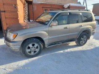 Toyota Land Cruiser 100 2005 года выпуска. VIN кузова: JTEHT05J252076211. Ознакомление с автомобилем осуществляется по месту его нахождения. Дату и время осмотра необходимо предварительно согласовать по телефону: +79248631111.