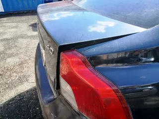 Volvo S40, 2007, черный, 141 734 км, 1 596 МТ (99,96 л.с.), бензин, передний, VIN YV1MS204282363187, седан, в нерабочем состоянии, разбито лобовое стекло, вмятины на правой стороне кузова и дверях, отломлено правое боковое зеркало, множественные повреждения кузова коррозией, багажник не…