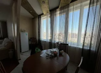 Жилое помещение площадью 122 кв.м., кадастровый номер 54:35:101695:1119, расположенное по адресу: г. Новосибирск, ул. Державина, д. 77/2, кв. 107, 108. Имущество находится в залоге у ПАО Банк "ФК Открытие" (правопреемник - АО «БМ-Банк») и АО "Корпорация "МСП".