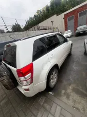 Автомобиль марки Suzuki модель Grand Vitara 2011 г.в. VIN-номер JSAJTD54V00621128; состояние удовлетворительное, авто на ходу, видимых повреждений нет. Есть следы коррозии на левом заднем крыле, сколы и повреждения ЛКП, трещина на лобовом стекле, течь сальников редуктора и задних приводов, течь…