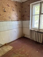 Однокомнатная квартира, назначение жилое, общая площадь 29,8 кв.м., расположенное по адресу: КБР, Чегемский район, с.п.п.Звездный, ул.Ленина, д.28, кв. №13, этаж-2, с кадастровым номером 07:08:1000001:411. Общие сведения об ограничениях и обременениях: нет. Кадастровая стоимость: 356799.13…
