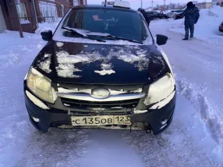 Lada Granta 2014 года, автоматическая механическая трансмиссия (АМТ). Государственный номер С135ОВ123, VIN ХТА219170ЕУ108296. Цвет серебристый.