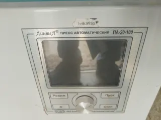 Испытательный пресс асфальтобетонов Автоматический универсальный пресс для испытания асфальтобетонов с электромеханическим приводом.