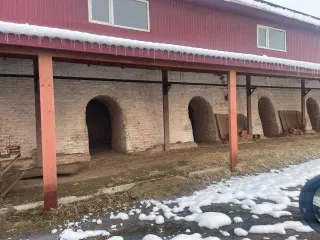 Формовочное отделение, кольцевая печь, сушильные сараи общей площадью 1653,8 кв.м. Здание, кадастровый номер 01:01:3601000:455 — формовочное отделение, общая площадь 273,6 кв.м., инвентарный номер 79:205:002:600003010:0500, литер Д, этажность 1, расположено по адресу: Россия, Республика Адыгея…