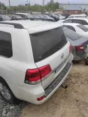 Toyota Land Cruiser 200, 2019 г.в., 249 л.с., 260000 км, полный привод, АКПП, VIN JTMCV05J904274063, гн. Х999СВ86. Автомобиль имеет сколы, вмятины, царапины, повреждения лакокрасочного покрытия и другие дефекты, КЛЮЧИ ОТСУТСТВУЮТ, ДВС не запускался, диагностика технического состояния не проводилась.