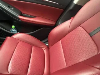 Toyota Camry 2018 года. Автомобиль находится в хорошем состоянии, на ходу, однако имеет следующие неисправности, требующие устранения: вмятина на капоте; трещина в решетке переднего бампера; автомобиль был перекрашен; автомобиль был в ДТП. Кроме того, на автомобиль сделана лицензия для…