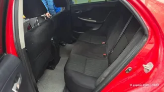 Toyota Corolla, 2007 года, 124 лс, 268074 км, АКПП, автомобиль на ходу, общее состояние удовлетворительное, салон тканевый со следами использования, осветительные приборы как внутри так снаружи в рабочем состоянии, имеются вмятины по кузову, автомобиль на литых дисках, пробег равен 268074 км…