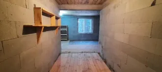 Жилой дом, назначение – жилое, общей площадью 149,5 кв.м., Кад №: 66:36:2903004:313 и земельный участок, площадью 1 402 кв.м, Кад №: 66:36:2903004:66, расположенные по адресу: Свердловская область, г. Верхняя Пышма, в районе с. Мостовское, СНТ "ОАЗИС", уч. №69. Лот находится в залоге у ПАО…