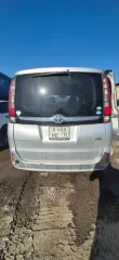 Toyota Esquire Hybrid, 2015 г.в., г/н Х458НЕ14, цвет серый, VIN ZWR800084296, номер кузова (прицепа) ZWR800084296, номер двигателя 2ZR1516426. Местонахождение: РС(Я). Вид транспорта: наземный. Год выпуска: 2015. VIN номер: ZWR800084296. Марка: Toyota. Модель: Esquire.