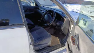 Toyota Crown 1983 года, цвет белый, серый, объем двигателя 2997 куб. см, не эксплуатируется, пробег предположительный.