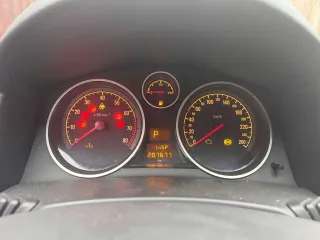 Opel Astra 2008, идентификационный номер (VIN): XUF0AHL089B011617, год выпуска: 2008 г., пробег 207 677 км., мощность 140 л.с., цвет красный, коробка передач автоматическая, руль левый, техническое состояние: не на ходу, требуется ремонт генератора, замена теплообменника.