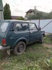 ВАЗ 21213 1997 легковой автомобиль, государственный регистрационный номер: Е998ОН790, VIN: XTA212130W1318760, номер двигателя: 4911868, мощность 75 л.с. (58 кВт), рабочий объём двигателя 1690 см³, снаряженная масса 1610 кг, масса без нагрузки 1210 кг.