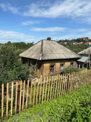 1/4 доли на дом в Кемеровской обл., г. Осинники ¼ доли в праве собственности на жилое здание, кадастровый  условный  номер: 42:31:0201001:187, адрес  местонахождение : Россия, обл. Кемеровская, г Осинники, п Тайжина, ул Лысенко, дом 92,   площадь 31.5 кв.м., назначение: жилое.