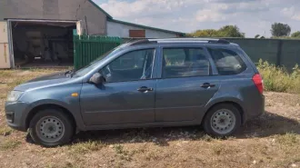 Легковой автомобиль LADA Kalina VAZ 219470 2014 года, цвет серо-синий, VIN XTA219470E0038804, госномер А656КР164. Авто на ходу, имеется царапина на левой стороне двери, трещина заднего правого фонаря, передний бампер треснут.