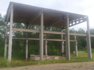 С/х комплекс и недвижимость в Лодейнопольском р-не, Ленинградская область. Имущество по адресу: ЛО, Лодейнопольский р-н: Квартира, 41,7 кв. м; Земельные участки общей площадью 1 366 073 кв. м; Строения: силосная траншея, картофелехранилище, 2 сенохранилища, телятник, откормочная свиноферма и другие…