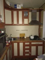 Квартира 45.4 кв.м в Саратове по адресу ул. Ипподромная, дом 8, кв. 102. Назначение: жилое. Кадастровый номер: 64:48:040440:1677. Находится в долевой собственности, размер доли: 1/5. Сделка подлежит регистрации у нотариуса.