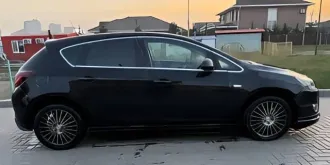 Opel Astra, 2012 года, 115 лс, 258702 км, АКПП. VIN номер XUFPE6DCXC3073510. Машина на ходу. Состояние транспортного средства-исправное. Ржавчина и сколы на лобовом стекле были при покупке машины.