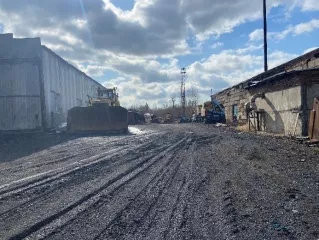 Здание (нежилое) площадь 1330 кв.м, кадастровый номер 50:21:0130201:357. Земельный участок, площадью 1390 кв.м., кадастровый номер 50:21:0130201:42. Прочее оборудование и инвентарь.