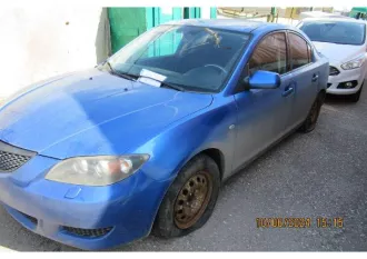 Автомобиль MAZDA 3, 2005 г.в., г/н ZS938LH, VIN JMZBK12Z261270783 (Годные остатки). Синий цвет, видимых значительных дефектов на кузове транспортного средства не обнаружено, наличие царапин и потёртостей по всему лакокрасочному покрытию кузова автомобиля, все узлы и агрегаты загрязнены продуктами…