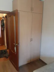Квартира в Калининграде, 35 кв.м, 1 комната. Адрес: Калининградская обл., г. Калининград, ул. П. Морозова, д. 53, кв. 2, кадастровый номер: 39:15:150830:482, 1 этаж. Вместе с официальной площадью квартиры, указанной в выписке из ЕГРН, в данной квартире имеется неучтенная дополнительная площадь…