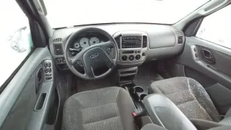 Ford Escape 2003 года, черный. VIN кузова: 1FMCU93163KA24592. На ходу, автоматическая коробка передач. Имеется коррозия кузова, трещины на лобовом стекле. Требуется ремонт ходовой части и замена рулевой рейки. Отсутствует правое переднее крыло. Двигатель требует ремонта. Правая передняя дверь под…