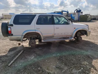 Hino 1989, Toyota Hilux Surf 1991, Toyota Caldina 1987. Грузовое бортовое транспортное средство, марка Hino, цвет зеленый, VIN отсутствует, год изготовления 1989, госномер М824КС65, мощность двигателя 310 л.с. (227,9 кВт), рабочий объем двигателя 16745 куб. см, шасси (рама) № FS1FKB-10355. Легковой…