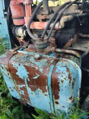 Экскаватор ЭО-2621В на базе трактора ЮМЗ-6, 1985 года выпуска, государственный номер 54 НВ 4949, цвет комбинированный, номер двигателя 561946. Конкретное описание указано в отчете. VIN отсутствует.