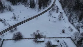 Участок ИЖС 1375 кв.м в Московской области, Волоколамский м.о., д. Васильевское. Кадастровый квартал: 50:07:0060403. Категория земель: земли населенных пунктов. Вид разрешенного использования: для индивидуального жилищного строительства (код 2.1).