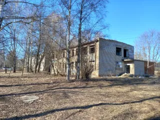 Нежилое здание, 2-этажное, площадь 520 кв. м., адрес: Ярославская область, г.о. город Переславль-Залесский, г. Переславль-Залесский, мкр. Чкаловский, д. 43, кад. номер: 76:18:010101:2501. Нежилое здание (склад), 2-этажное, площадь 51 кв. м., адрес: Ярославская область, г.о. город…