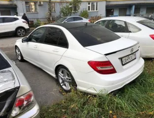 Mercedes-Benz C180 2012 года, VIN WDD2040311A816752.