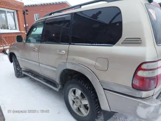 Toyota Land Cruiser 100 2005 года выпуска. VIN кузова: JTEHT05J252076211. Ознакомление с автомобилем осуществляется по месту его нахождения. Дату и время осмотра необходимо предварительно согласовать по телефону: +79248631111.