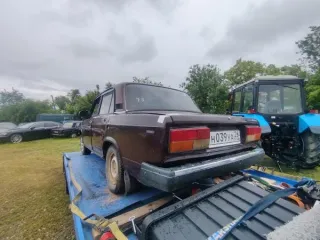 ВАЗ 21074 LADA 2107 2007 года выпуска, темно-вишневый седан. VIN XTA21074072578174, регистрационный знак Н039УА26. Объем двигателя 1568 см³, мощность 54.500/74.1 кВт/л.с., экологический класс 2. Имеются ограничения: запреты на регистрационные действия. Ключи и документы отсутствуют. На всех стеклах…