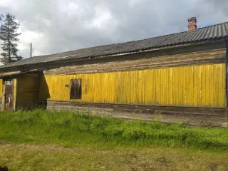 Нежилое здание магазина продовольственного, кадастровый номер 10:19:0020120:23, общей площадью 114,9 кв.м., расположенное по адресу: Республика Карелия, р-н Муезерский, п. Ледмозеро, пер. Школьный, д. 4, с земельным участком, кадастровый номер 10:19:0020120:29, общей площадью 224 +/-5 кв.м.