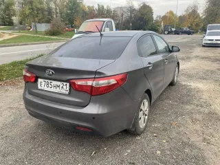 Kia Rio 2015 года, 123 лс, 167000 км, АКПП, идентификационный номер (VIN): Z94CB41BBFR274538, пробег: 167 000, гос. номер: Е785НМ21, цвет кузова: темно-серый