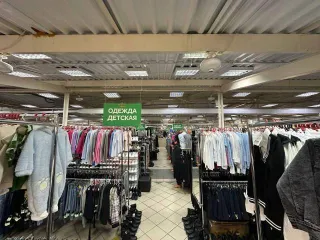 Доля 13789/298100 в праве на нежилое здание рынка площадью 3070,9 кв.м., кадастровый номер 38:35:010235:185, и доля 7085/157800 в праве на земельный участок площадью 1578 кв.м., кадастровый номер 38:35:010235:15, расположенные по адресу: РФ, Иркутская область, г. Зима, пер. Коммунистический, д. 4…