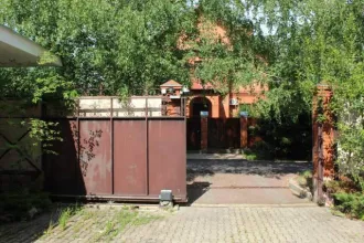 Жилой дом, площадь 764,3 кв.м., адрес: Россия, г. Москва, д. Власово, ул. Юбилейная, д. 72, кадастровый номер: 77:18:0170704:289. Здание, площадь 96,6 кв.м., назначение: Нежилое, количество этажей: 1, адрес: Россия, Москва, Власово, ул. Юбилейная, д.72, стр.1, кадастровый номер: 77:18:0170704:237…
