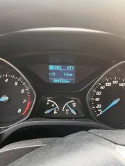 Ford Focus, 2012 года, 125 лс, 89122 км, АКПП. Легковой автомобиль марки Ford Focus, VIN X9FMXXEEBMCC08613, номер кузова X9FMXXEEBMCC08613, цвет – белый. СТС № 9956273813, ПТС № 54УС863470. Автомобиль на ходу. Имеются дефекты на кузовных элементах, трещина на лобовом стекле.
