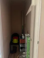 Квартира 68,2 кв.м в г. Лесной Свердловской области, ул. Ленина, д. 132, кв. 29. Жилое помещение, площадь 68,2 кв.м, кадастровый номер 66:54:0101005:2701. Осмотр по предварительной записи по телефону +7-9221991327.