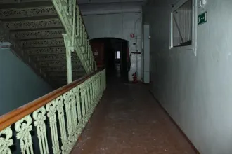 Здание женской гимназии и флигель, 1472.5 м², Костромская область. Объекты культурного наследия регионального значения: «Ансамбль, XIX в.: Здание женской гимназии. Здесь была создана первая комсомольская ячейка», 2-я четв. XIX - 80-е гг. XIX в.; 1919 г., назначение: нежилое, общая площадь 1373,3…