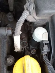 Renault Megan, 2005 - автотранспортное средство Рено Меган, 2005 г.в., VIN VF1LM1B0H33612300, номер кузова VF1LM1B0H33612300. Требуется замена тормозных дисков и колодок по кругу, имеется трещина на лобовом стекле, ремонт или замена капота, имеются сколы и царапины по всему кузову, пороги под…