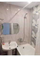 Квартира 47.7 кв.м, 3 комн., Оренбургская область, г. Новотроицк, ул. Уральская, д 7, кв. 13. Кадастровый номер: 56:42:0404001:1199. Здание: панель. 1980 года постройки. Этаж, этажность: 5, макс. этажность: 5. Площадь общая 47,7 кв. м. В залоге у ПАО "Sberbank".