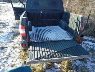 УАЗ Pickup 2014 года, 128 л.с., полный привод. Документы СТС и ПТС имеются. В наличии один комплект ключей. Точный пробег указать не можем, т.к. автомобиль не заводится, отсутствует аккумулятор. Пробег ориентировочно 350-400 тысяч км. Автомобиль битый, требует ремонта. Не работает одометр, есть…