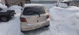 Toyota Vitz, 2001 года, 70 лс, 299999 км, АКПП, автомобиль на ходу, хорошее техническое состояние, ДВС контракт, масло не расходует. По лкп внимания требуют пороги, лобовое стекло с трещиной, салон чистый.