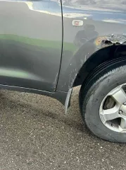 Toyota Land Cruiser 200, 2009 г.в., VIN – JTMHT05J805056007, ПТС 78УЕ 937622; цвет кузова серый; 288 л.с.; тип двигателя бензиновый; категория ТС В, экологический класс четвертый, имущество обременено залогом Сырцова Сергея Анатольевича.