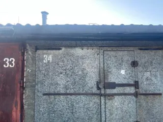 Гараж 19,1 кв.м, Кировская область. Нежилое помещение «гараж» площадью 19,1 кв.м, кадастровый номер 43:40:000151:2426, расположенное по адресу: Кировская область, г. Киров, тер гк Автомобилист-19 (Лен), бокс 34. Вид права – собственность. Обременение – аресты.