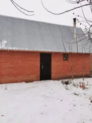 Здание 82 кв.м, участок 540 кв.м, Самарская обл., Ставропольский р-н. 1. Здание с кадастровым номером 63:32:1101017:1828 площадью 82 кв.м по адресу Самарская обл., м.р. Ставропольский, с.п. Луначарский, СНТ «Берег-2», улица 3 Садовая, участок 440, назначение: нежилое, наименование: жилое строение…